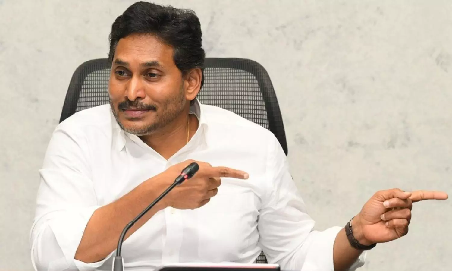 అసెంబ్లీకి జగన్...మళ్ళీ అదే మాట ! అసెంబ్లీకి జగన్...మళ్ళీ అదే మాట !