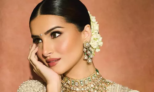 4.5 ల‌క్ష‌ల కంజీవ‌రం చీరలో త‌ళుకులు