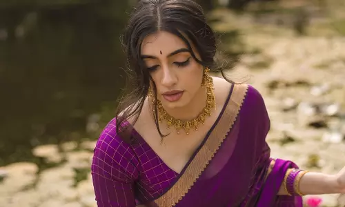 Manasa Choudhary Looks Elegant in a Traditional Saree