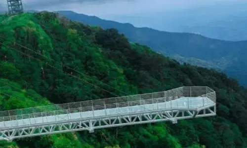 దేశంలోనే అతిపెద్ద అద్దాల వంతెన.. ఎక్కడో తెలుసా?