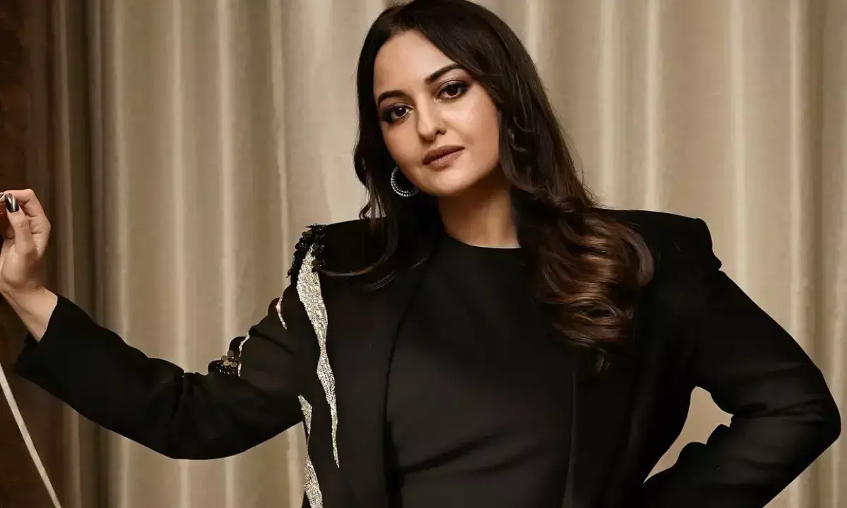 ఈ - కామర్స్ వెబ్ సైట్ లపై సోనాక్షి సిన్హా మండిపాటు.. నైతిక విలువ లేదంటూ! ఈ - కామర్స్ వెబ్ సైట్ లపై సోనాక్షి సిన్హా మండిపాటు.. నైతిక విలువ లేదంటూ!