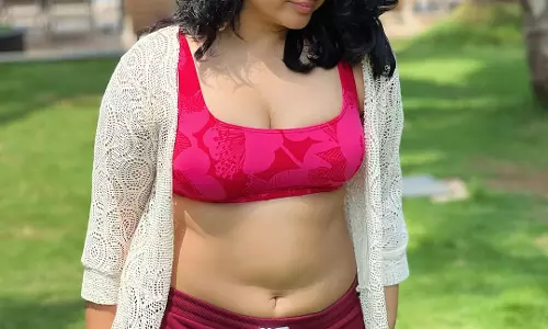 Sun-Kissed Glow: Poonam Bajwa’s Relaxed Look