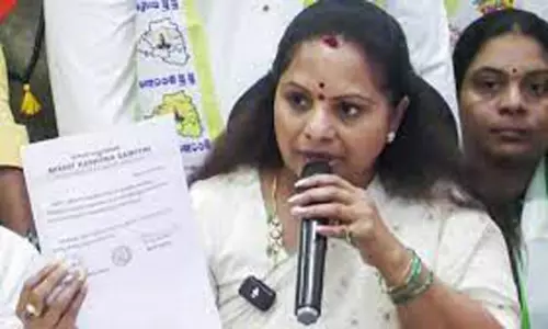 కేసీఆర్ విత్ తెలంగాణా ట్యాగ్ తోనే కవిత !