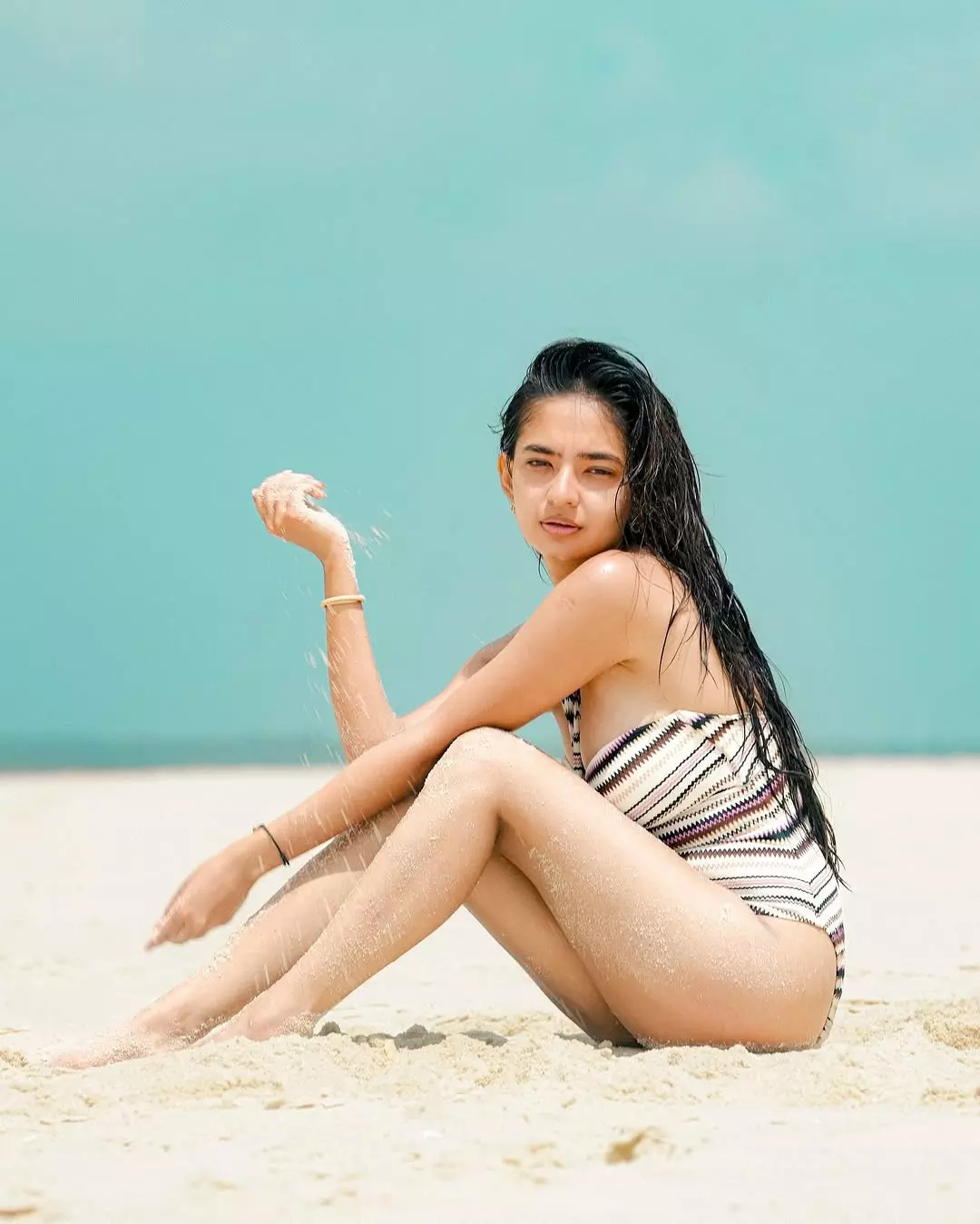 Anushka Sen Radiates Beachside Bliss Anushka Sen Radiates Beachside Bliss