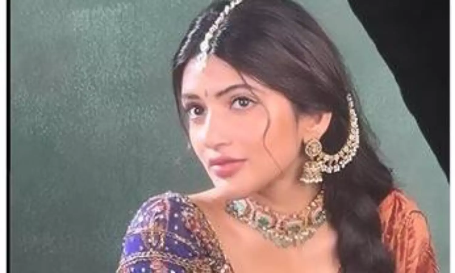 వీడియో : బుట్టబొమ్మగా కిస్సిక్ బ్యూటీ వీడియో : బుట్టబొమ్మగా కిస్సిక్ బ్యూటీ