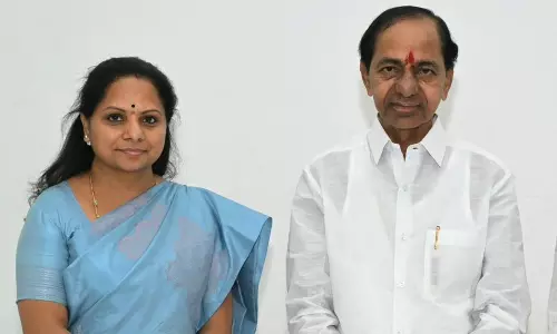 కవిత చెప్పే వరకు  కేసీఆర్ కు కుట్ర గురించి తెలీదా?