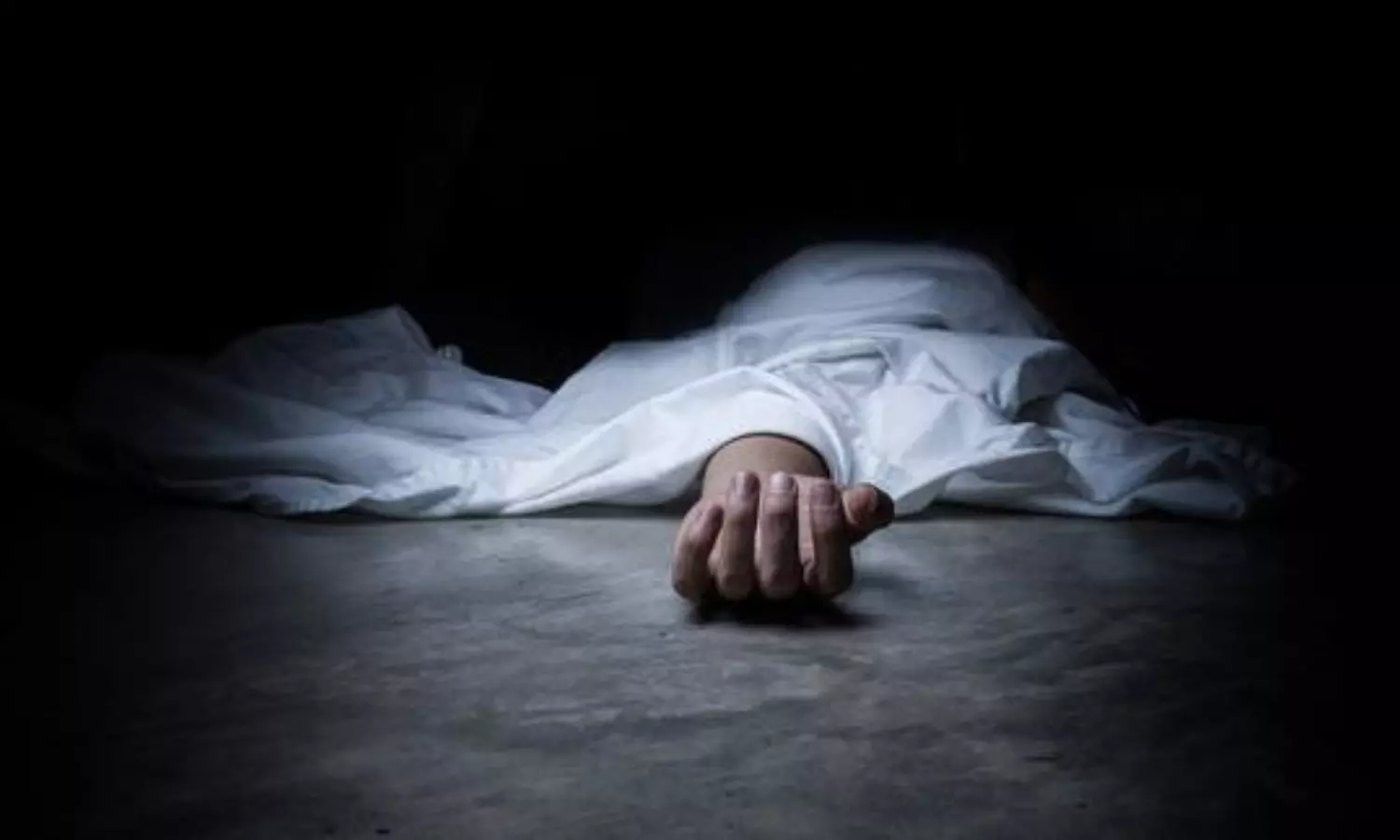 వీడేం నాన్న? పురుగు మందు తాగించి.. నిప్పంటించిన తండ్రి వీడేం నాన్న? పురుగు మందు తాగించి.. నిప్పంటించిన తండ్రి