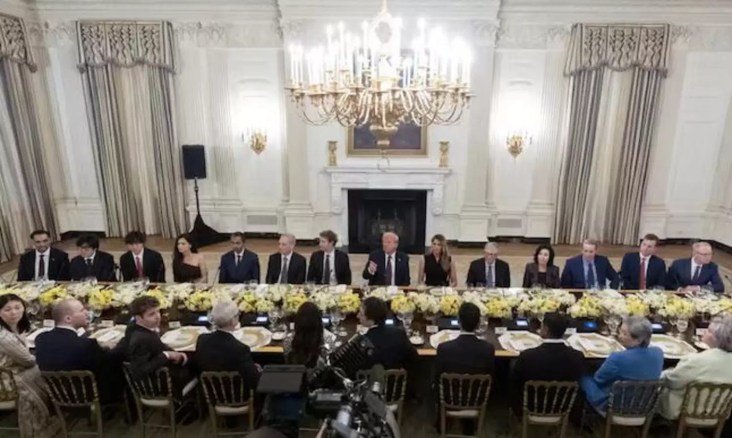 డిన్నర్ ఇచ్చి మరీ అమెరికా దిగ్గజాలకు ట్రంప్ వార్నింగ్