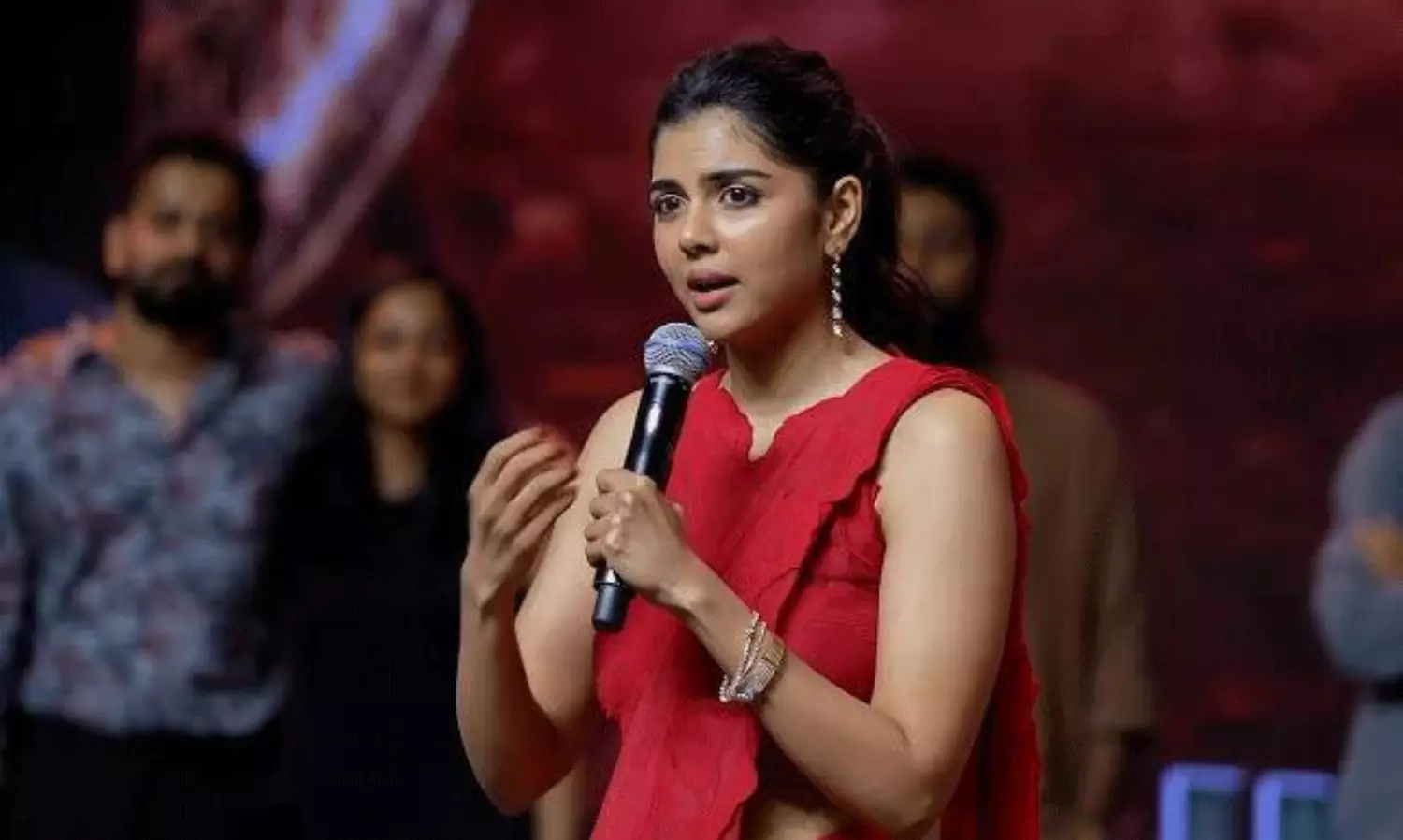 హాట్ వాటర్ గ్యాంగ్.. సీక్రెట్ బయటపెట్టిన కళ్యాణి ప్రియదర్శన్!