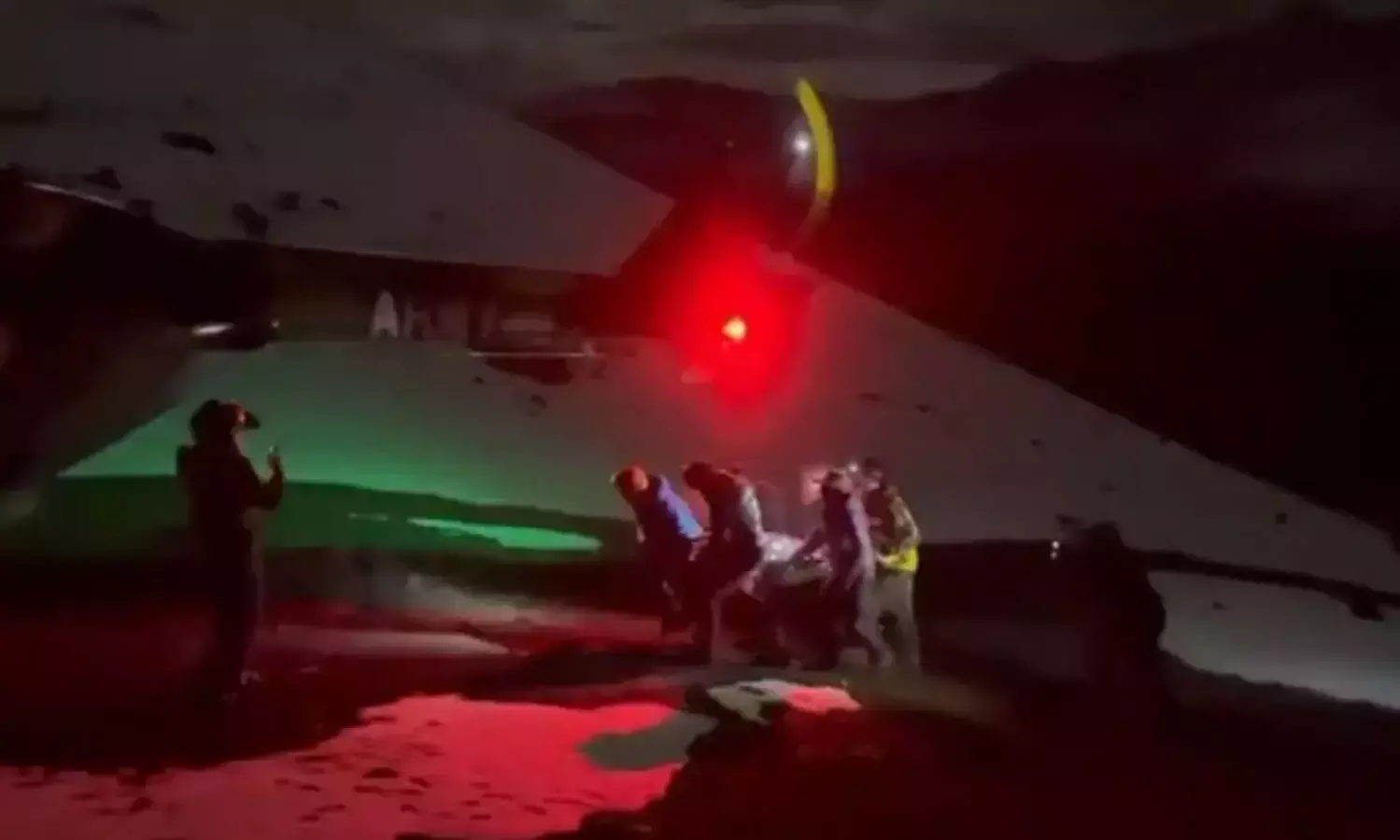 చిమ్మచీకటి.. గడ్డకట్టే చలిలో ఇండియన్ ఆర్మీ సాహసం! చిమ్మచీకటి.. గడ్డకట్టే చలిలో ఇండియన్ ఆర్మీ సాహసం!