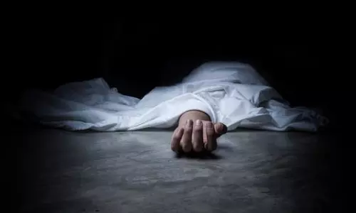 వీడేం నాన్న? పురుగు మందు తాగించి.. నిప్పంటించిన తండ్రి