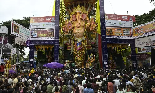 ఏకంగా 900 మంది అదుపులోకి.. ఖైరతాబాద్ గణేష్ వద్ద షీ టీమ్స్ సత్తా