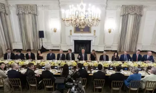 డిన్నర్ ఇచ్చి మరీ అమెరికా దిగ్గజాలకు ట్రంప్ వార్నింగ్