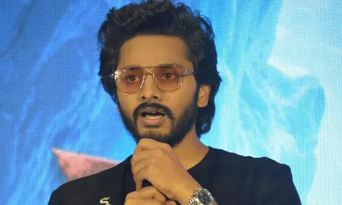 రిలీజియస్ మూవీస్ ఎందుకు.. బాలీవుడ్ మీడియాకు తేజ పవర్ఫుల్ కౌంటర్