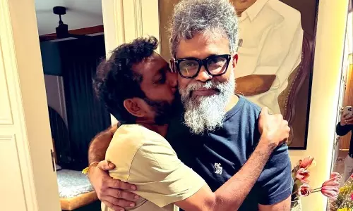 సుకుమార్ కి శిష్యుడు ఇచ్చే గొప్ప బ‌హుమ‌తి!