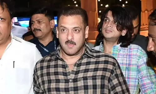 చాప్లిన్ .. హిట్లర్ .. అంటూ స్టార్ హీరోని గేలికేస్తున్నారు