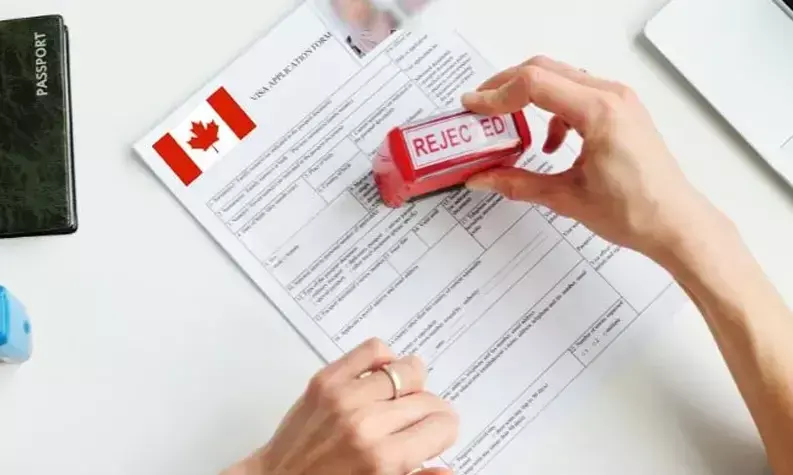 భార‌తీయ విద్యార్థుల‌పై కెన‌డా కొర‌డా