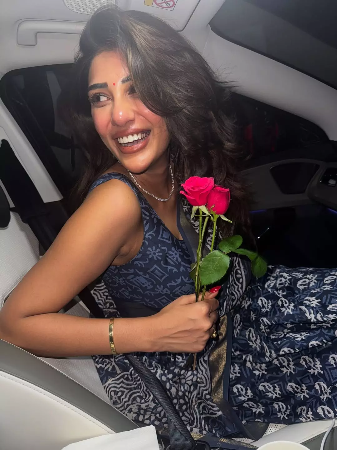 Supritha in Love With Roses Supritha in Love With Roses