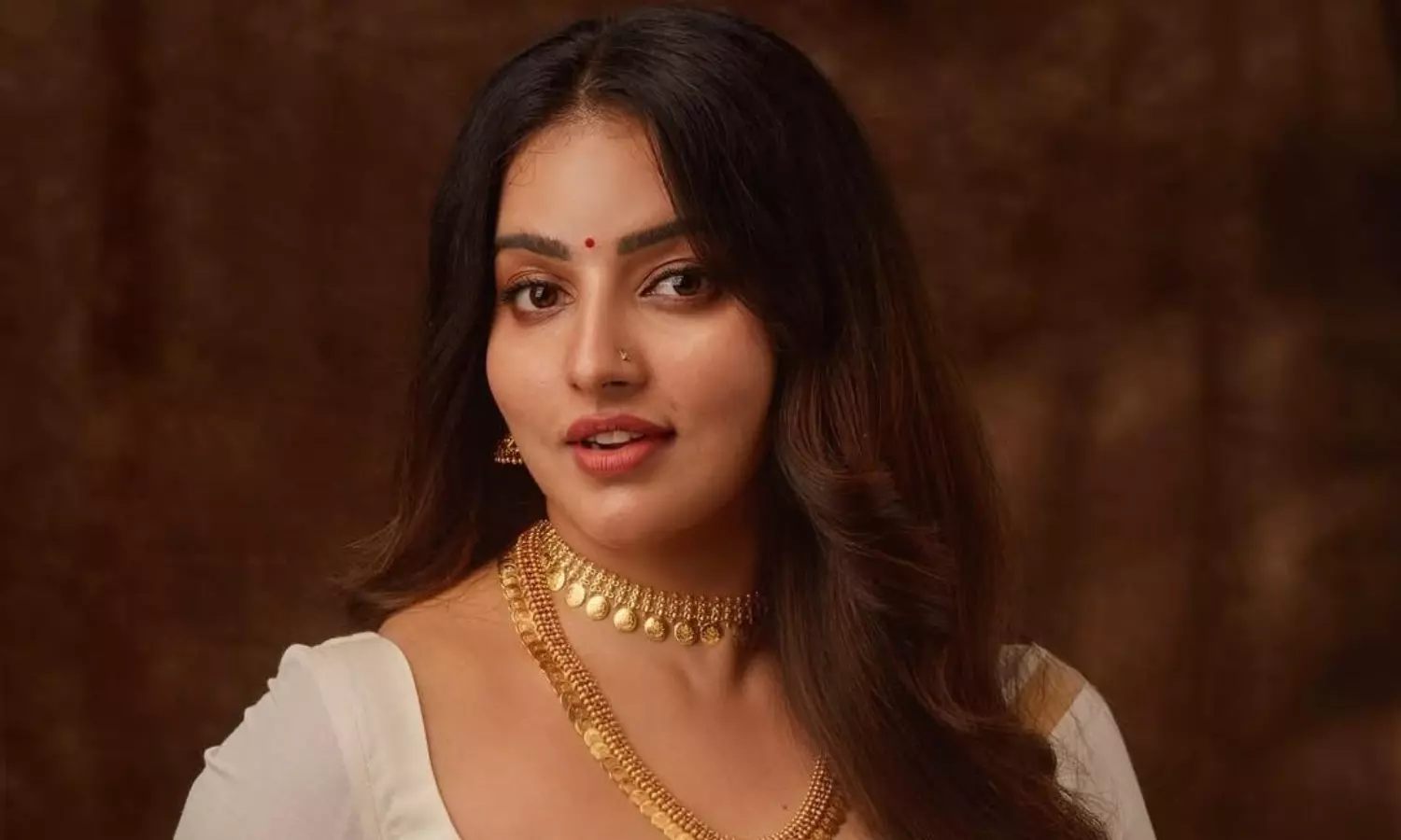 ఓనం స్పెషల్.. హాట్ లుక్ లో హీట్ పుట్టిస్తున్న మాళవిక మేనన్!