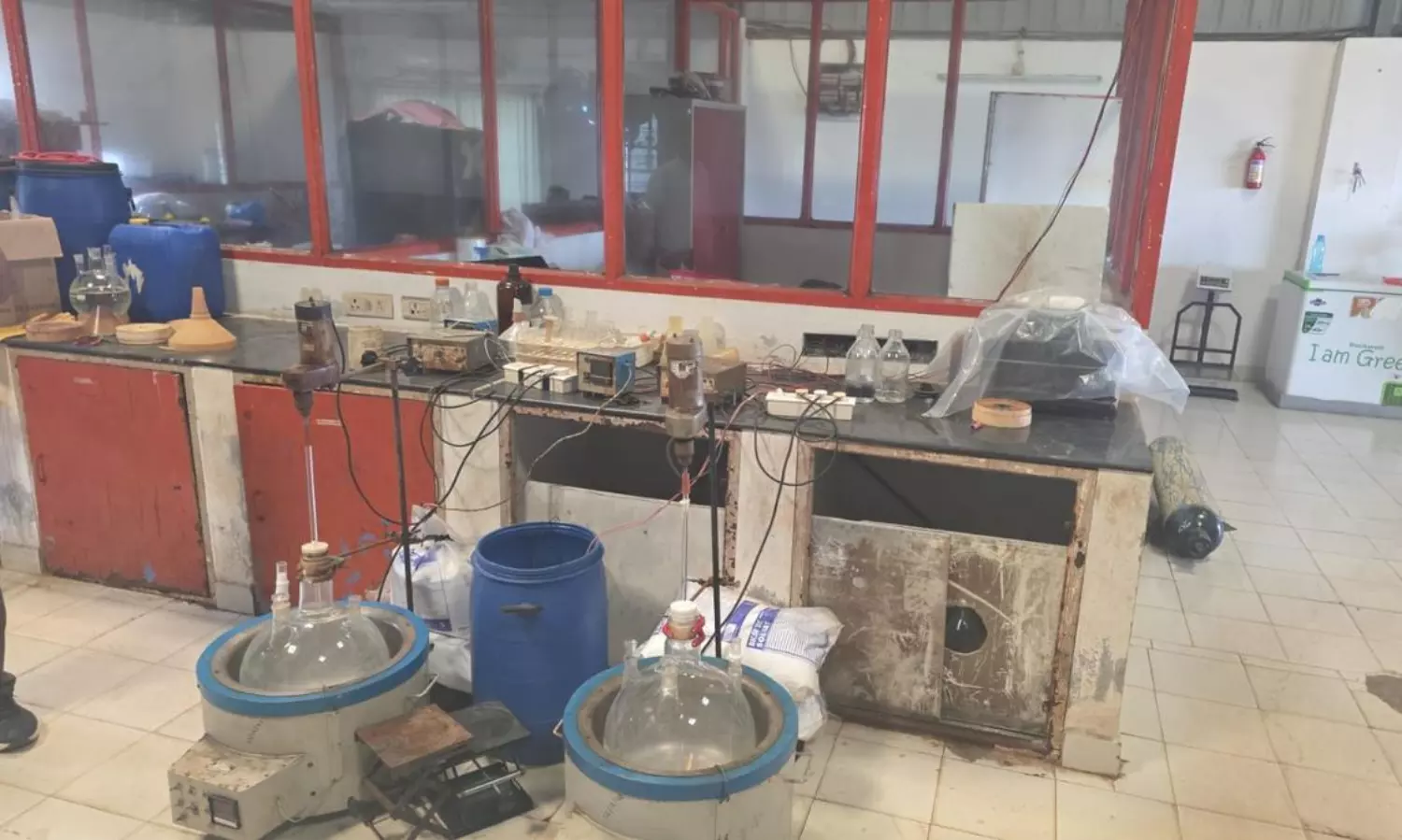 ముంబైలో తీగలాగితే హైదరాబాద్ లో డ్రగ్స్ ఫ్యాక్టరీ.. మాస్టర్ మైండ్ ఓ ఐటీ ప్రొఫెషనల్..