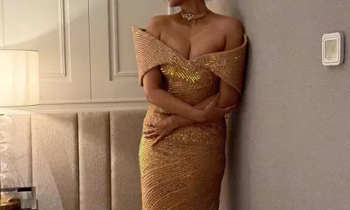 Sonam Kapoors Latest Look Is a Fashion Masterpiece