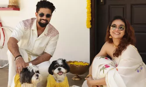 భర్తతో మహానటి ఓనమ్.. అక్కడ అదే హైలెట్!