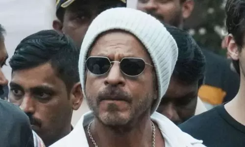 గ్రే హెయిర్‌తో షాకిచ్చిన కింగ్ కొత్త లుక్