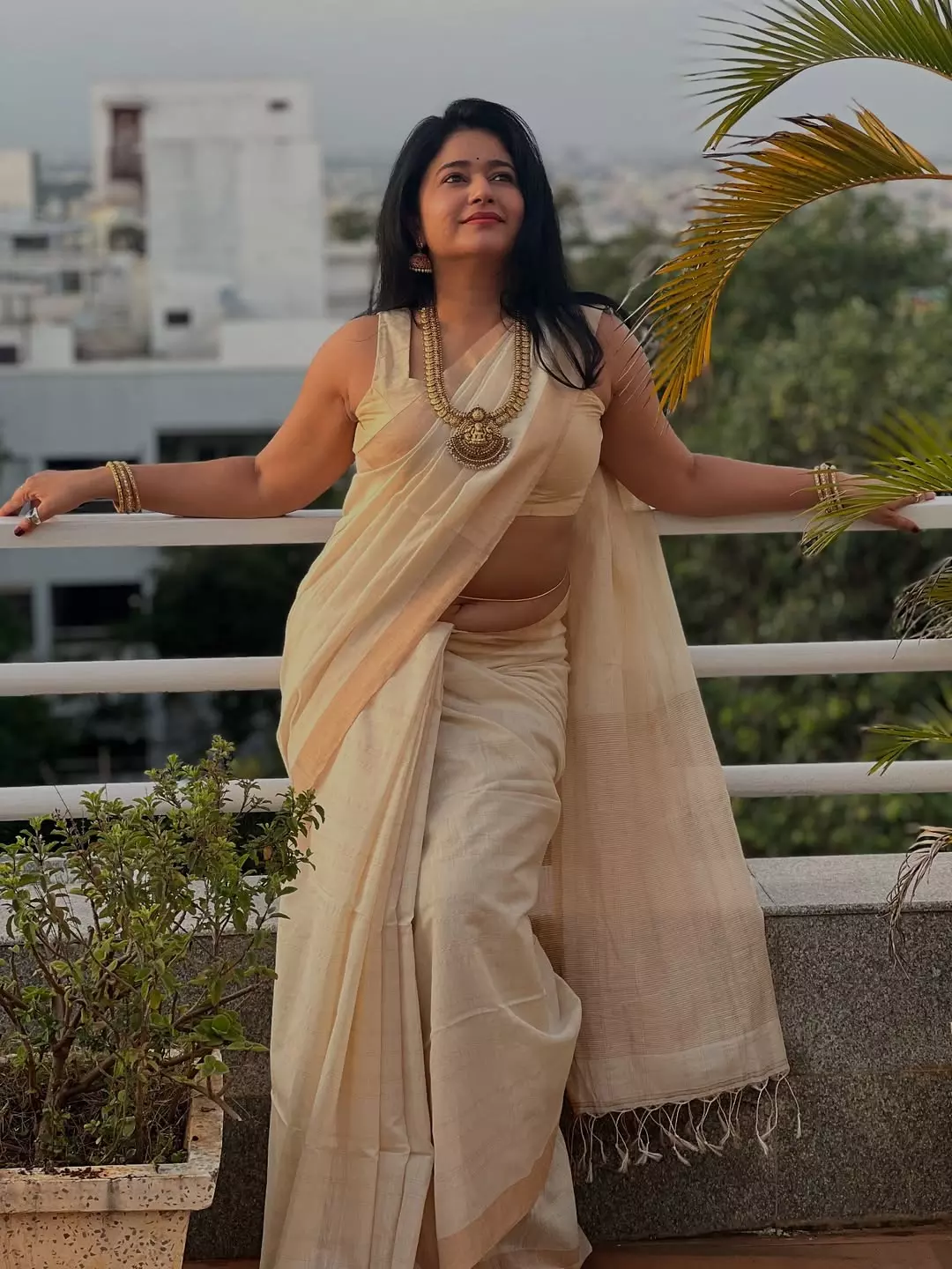 Poonam Bajwas Graceful Onam Wishes