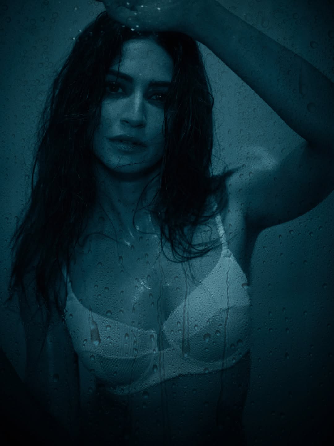 Kriti Kharbanda sets internet on fire with moody look Kriti Kharbanda sets internet on fire with moody look