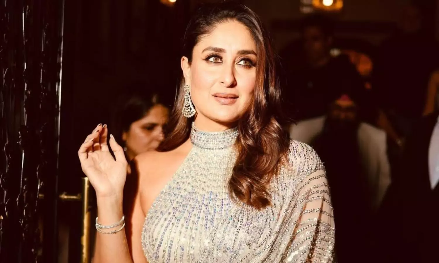 డైమండ్ మెరుపుల చీర‌లో క్వీన్ వైబ్స్