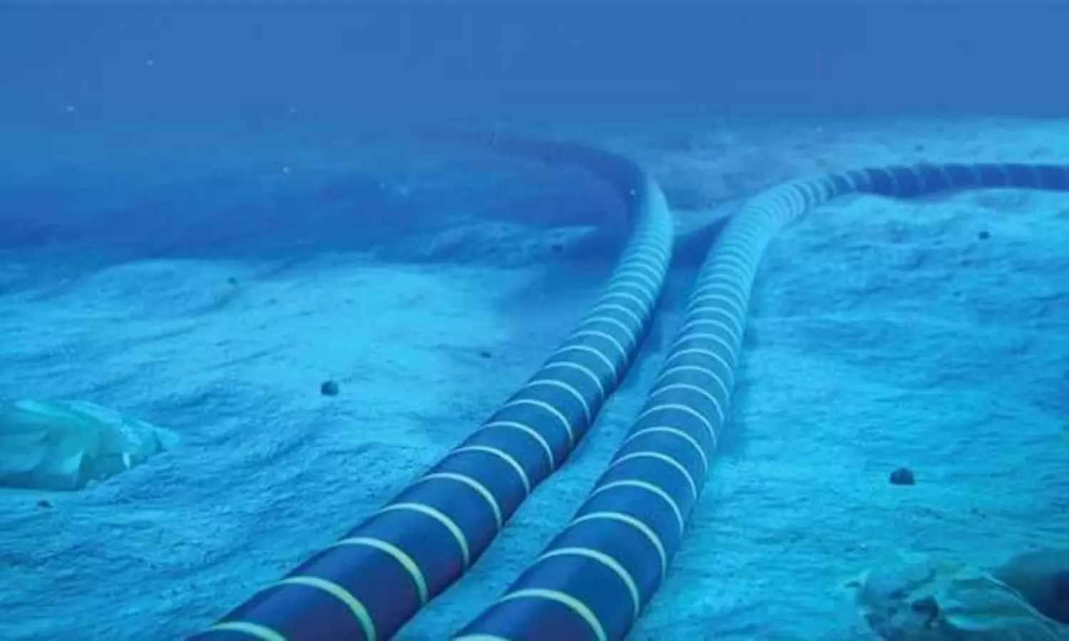 ఎర్ర సముద్రంలో ఫైబర్ కేబుల్స్ కట్: టెక్ ప్రపంచానికి ఎదురైన సవాల్