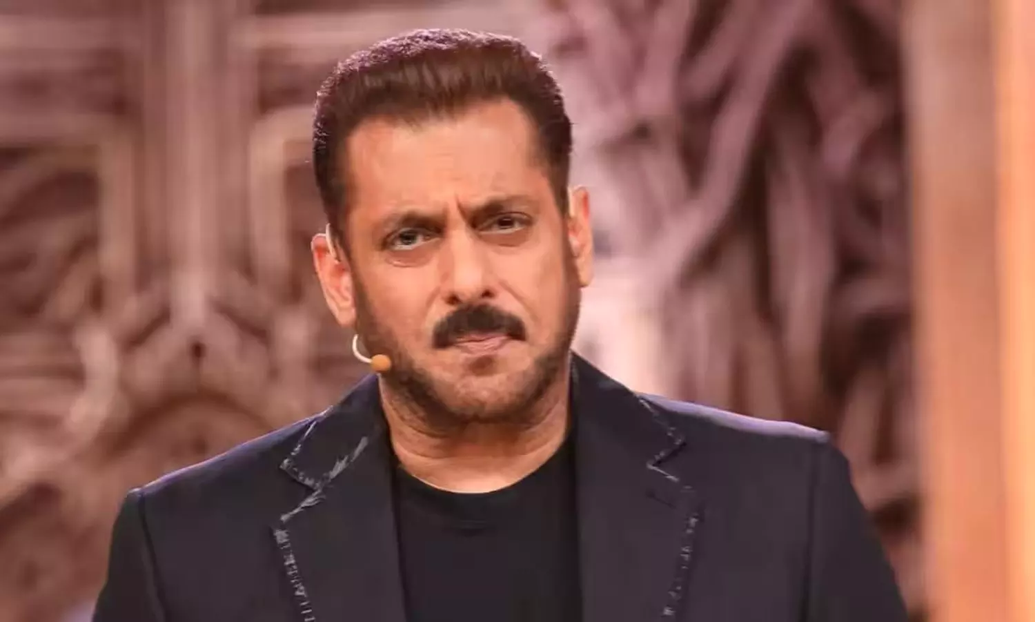 అమెరికా అధ్యక్షుడు ట్రంప్పై స్టార్ హీరో పంచ్ అమెరికా అధ్యక్షుడు ట్రంప్పై స్టార్ హీరో పంచ్