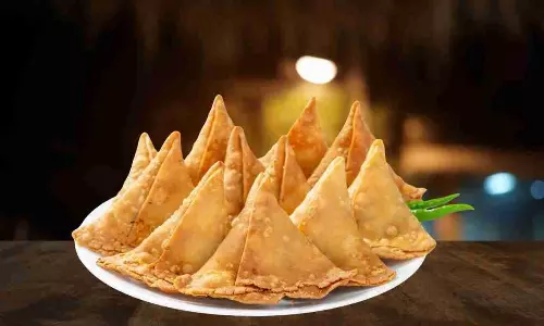 సమోసా కోసం  ఇంత దారుణమా?