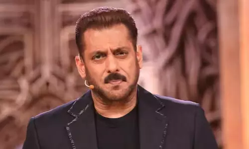 అమెరికా అధ్యక్షుడు ట్రంప్‌పై స్టార్ హీరో పంచ్‌