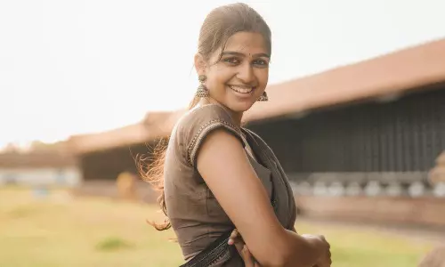 ఏళ్ల‌కే `మ్యాడ్` బ్యూటీ రాజ‌కీయం ఇంట్రెస్టింగ్!