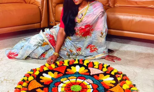 Karthika Nair Enjoys Onam With Her Family