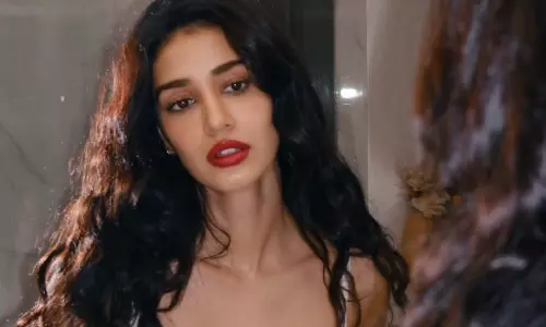 హాట్ అందాలతో చెమటలు పట్టిస్తున్న దిశా పటానీ.. బాబోయ్ తట్టుకోవడం కష్టమే! హాట్ అందాలతో చెమటలు పట్టిస్తున్న దిశా పటానీ.. బాబోయ్ తట్టుకోవడం కష్టమే!