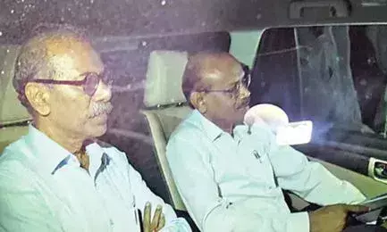 ఎంత బెయిల్ వస్తే మాత్రం ఉదయం 5.30 గంటలకే జైలు దగ్గర రచ్చనా?