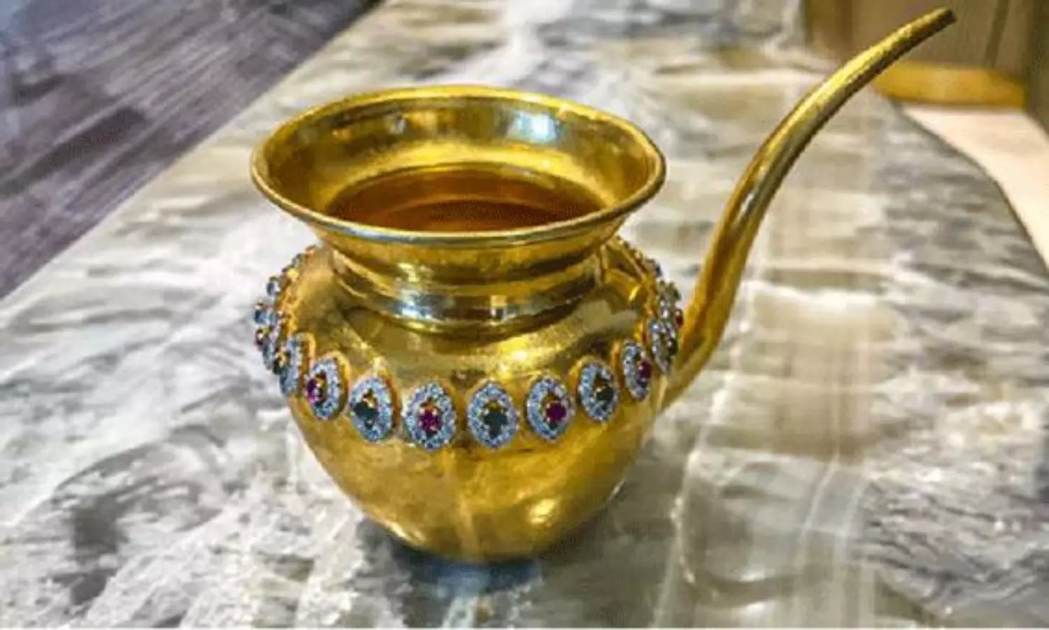 ఎర్రకోటలో చోరీ అయిన కలశానికి ఇంత ప్రాముఖ్యత ఉందా? మరో రెండు ఎక్కడ? ఎర్రకోటలో చోరీ అయిన కలశానికి ఇంత ప్రాముఖ్యత ఉందా? మరో రెండు ఎక్కడ?