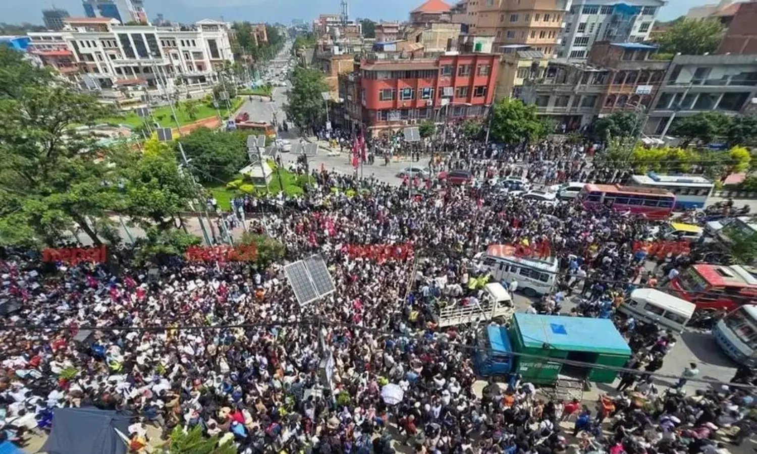 ఖ‌ఠ్మండూ ర‌క్త సిక్తం:  పోలీసుల కాల్పుల్లో 15 మంది మృతి