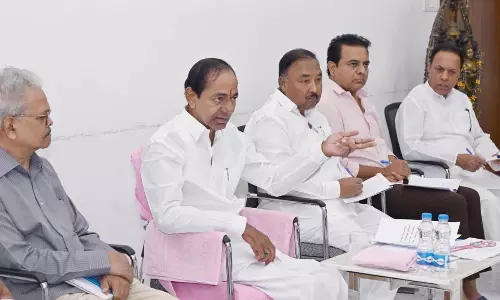 ఫాంహౌస్ లో హీటెడ్ డిస్కషన్స్... మ్యాటర్ సీరియస్ !