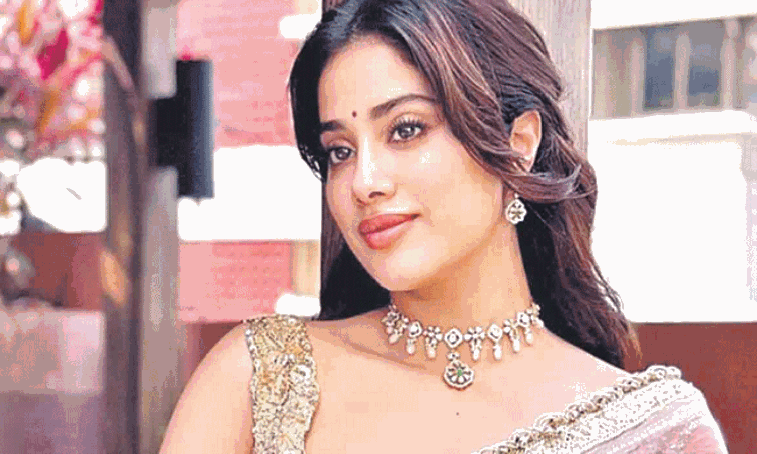 ఆదర్శంగా నిలుస్తున్న జాన్వీ కపూర్.. ఇకనైనా వారిలో మార్పు వస్తుందా? ఆదర్శంగా నిలుస్తున్న జాన్వీ కపూర్.. ఇకనైనా వారిలో మార్పు వస్తుందా?