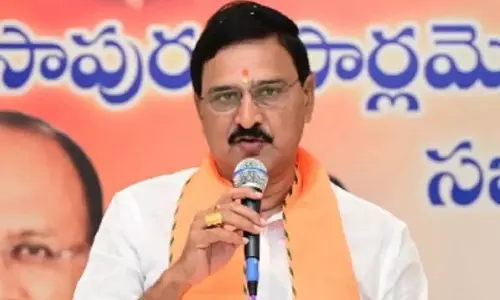 మినిస్ట‌ర్ వ‌ర్మ గారిని ప‌ట్టించుకోండ‌బ్బా ..!