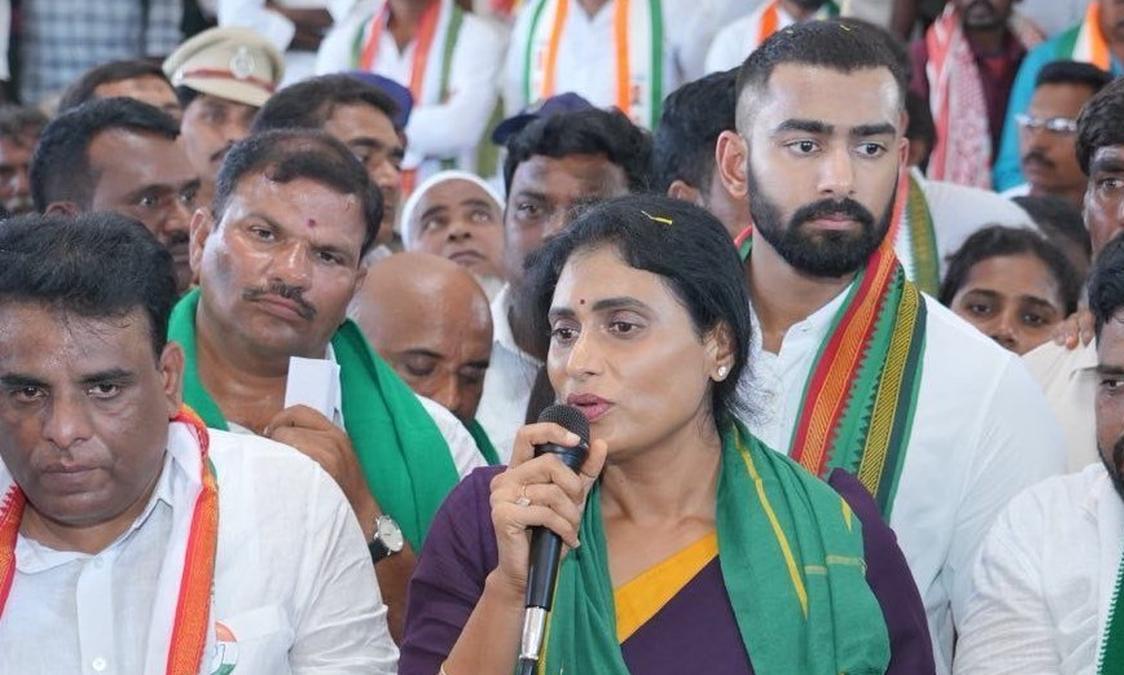 షర్మిలకు తోడుగానే రాజారెడ్డి ! | Can YSR’s Grandson Revive the AP ...