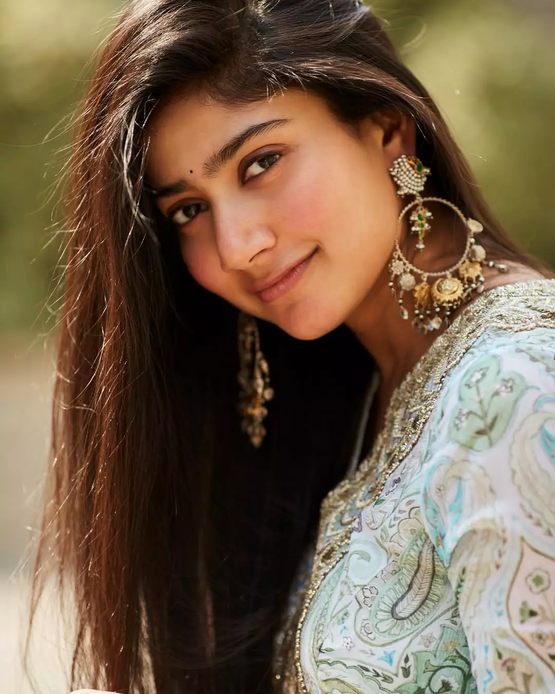 Sai Pallavi Shines on the Red Carpet, Wins Best Actress at SIIMA 2025 Sai Pallavi Shines on the Red Carpet, Wins Best Actress at SIIMA 2025