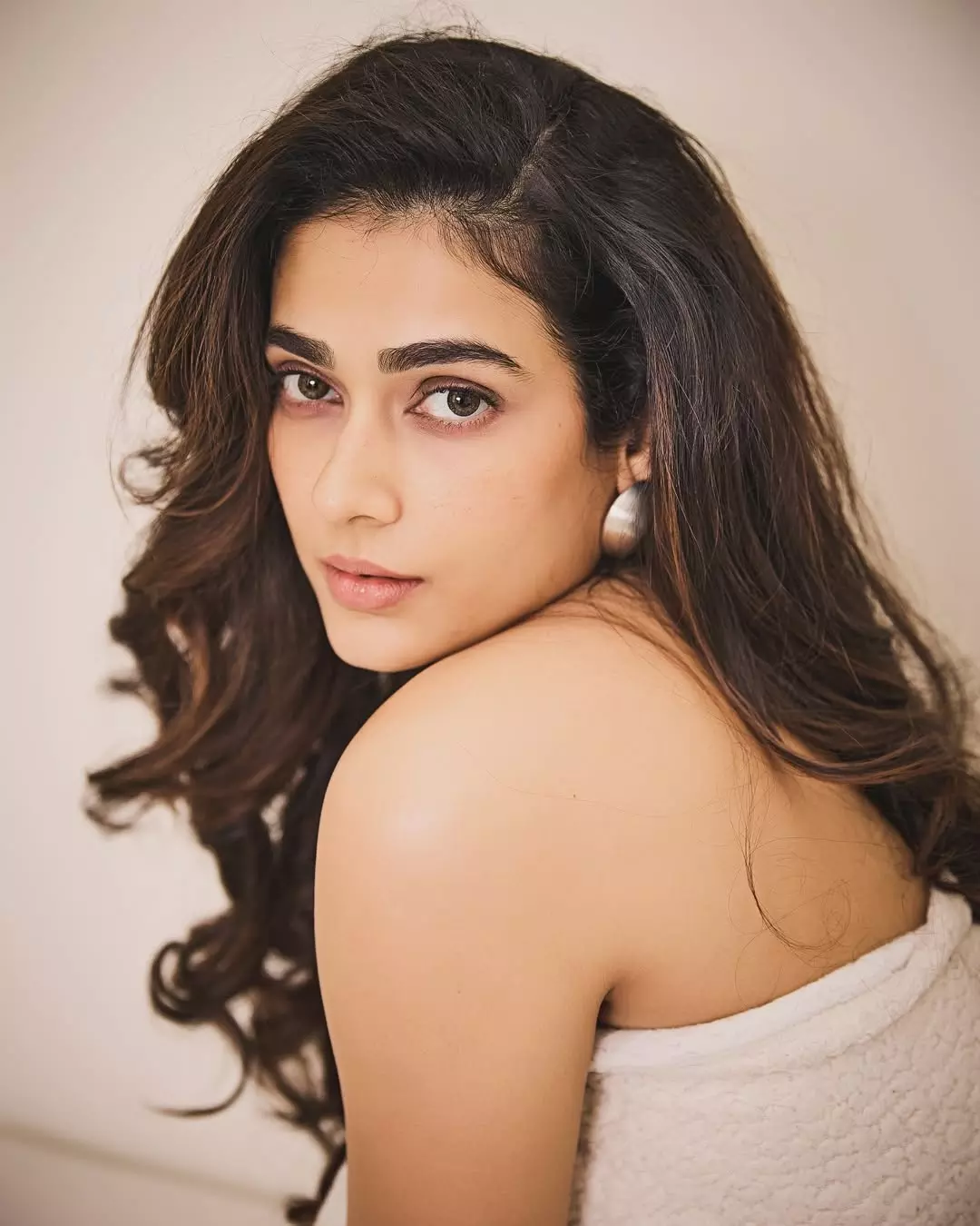 Aakanksha Singh Stuns in Black: Unapologetically Intense