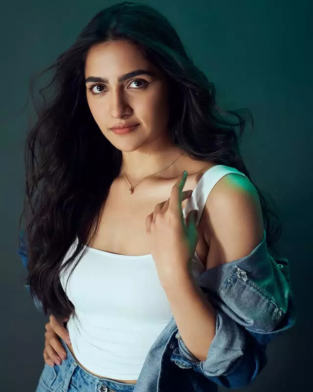 Rukmini Vasanth Radiates Elegance in Saree Rukmini Vasanth Radiates Elegance in Saree