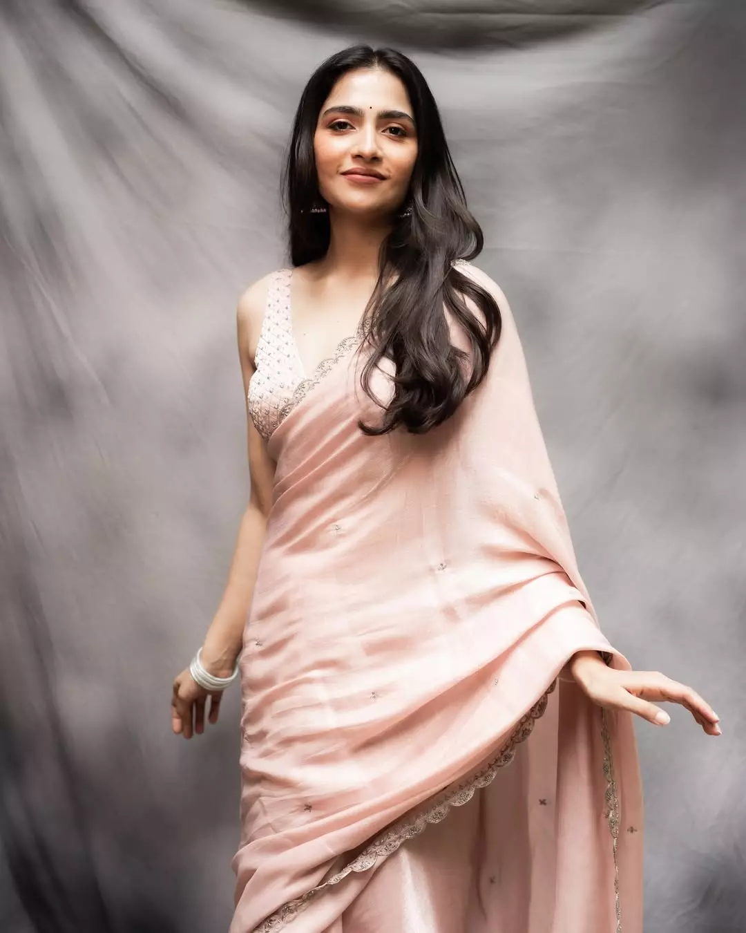 Rukmini Vasanth Radiates Elegance in Saree Rukmini Vasanth Radiates Elegance in Saree