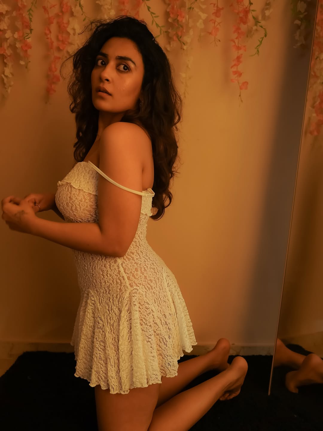 Jinal Joshy Looks Like an Angel in White in Her Latest Photoshoot