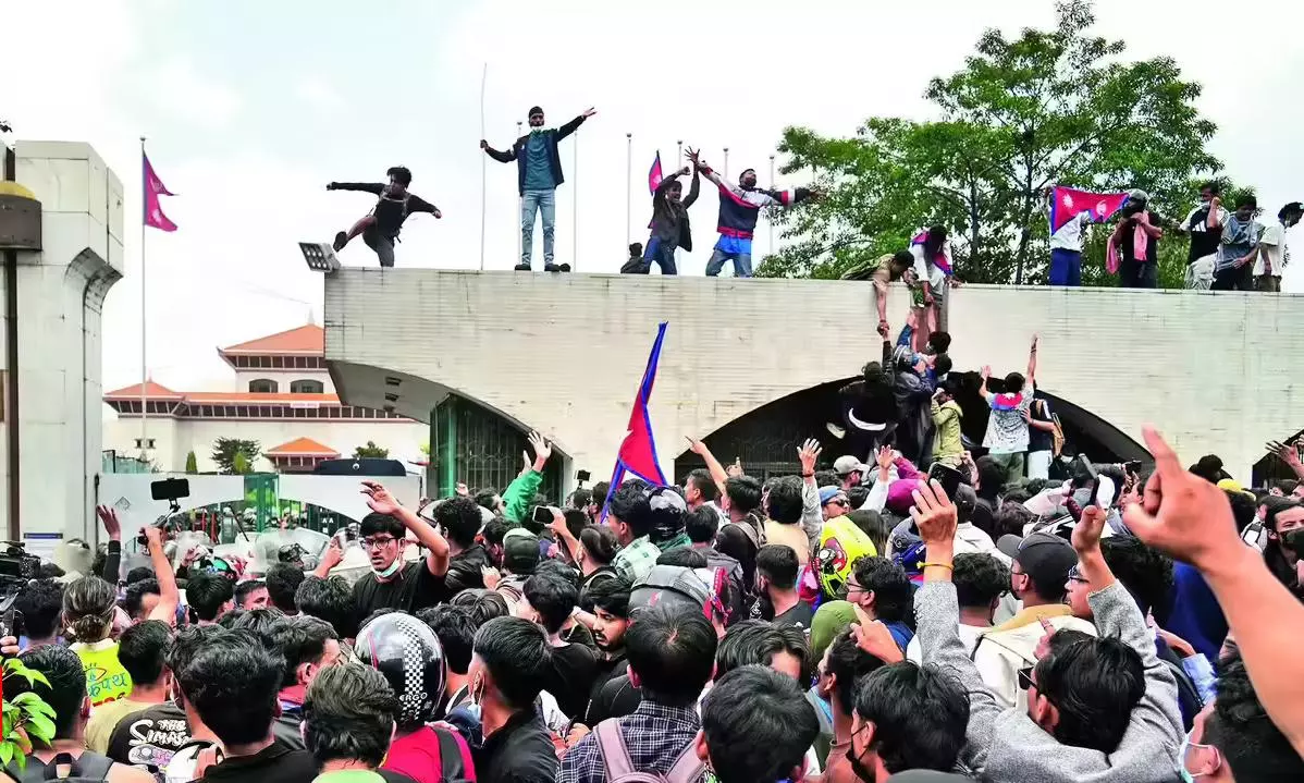 నేపాల్ ‘సోషల్’ యుద్ధం.. భారత్ కు ఓ గుణపాఠం